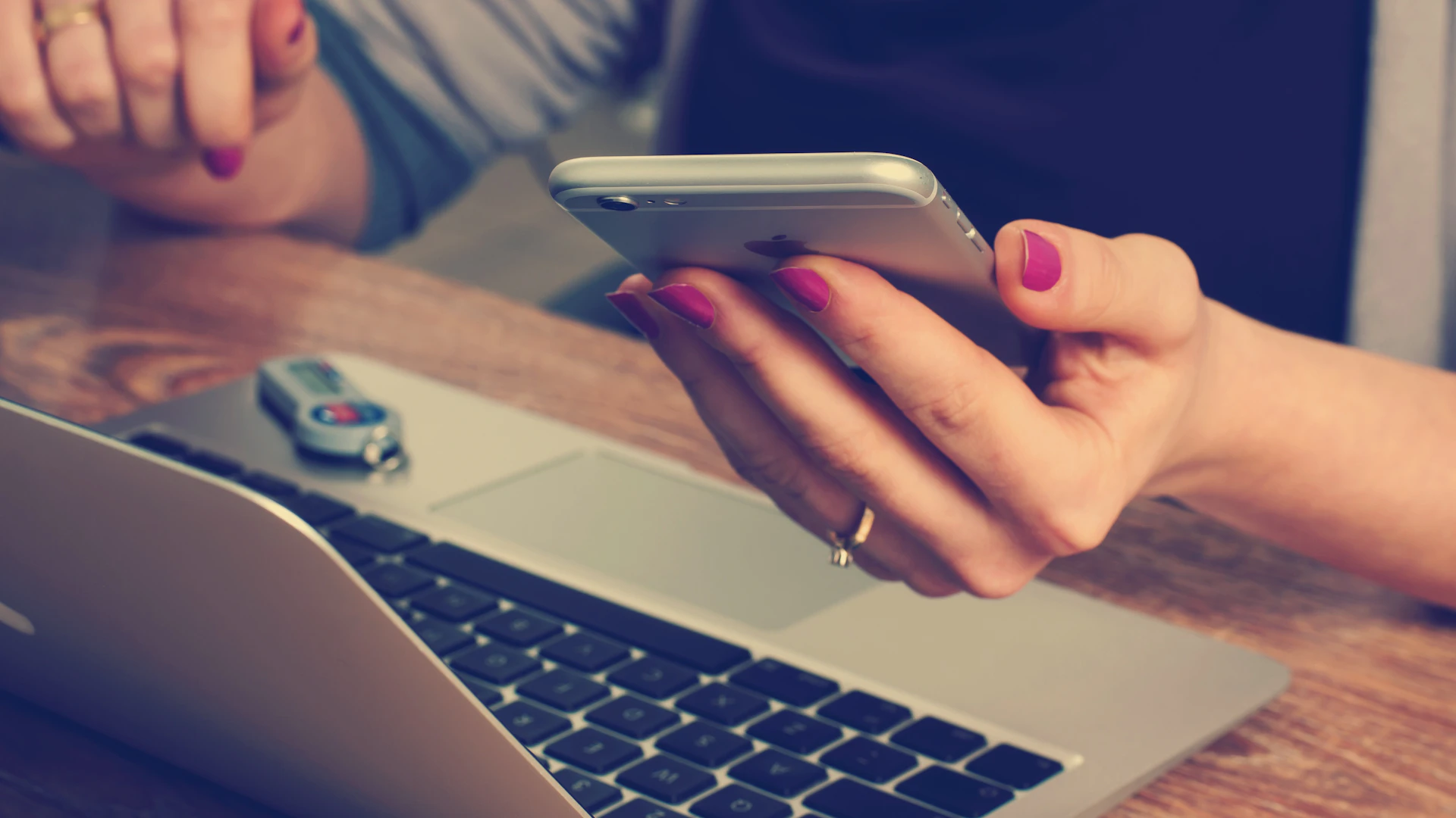 Mobiel lokaal zoeken naar een mkb-bedrijf in de buurt